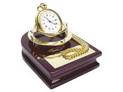 Часы Магистр на деревянной подставке и цепочкой для ношения в карман