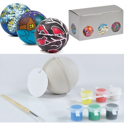 Набор подарочный для раскрашивания "Елочные шарики": 6 шаров из папье-маше, d7см, кисточка и краски, в подарочной упаковке