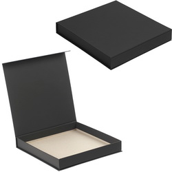 Коробка для подарков на магните из переплетного картона, кашированного дизайнерской софт-тач бумагой