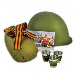 Подарочный набор "Патриот": военная каска, фляга в чехле, значок со звездой, 3 стопки, обтянутые тканью "камуфляж", георгиевская ленточ