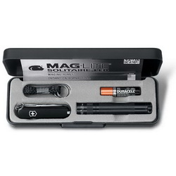 Набор: нож-брелок Victorinox и светодиодный фонарь Maglite, в комплекте батарейка и шнур-темляк, в подарочной коробке, сталь, пластик.
