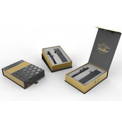 Набор Parker Urban Premium: ручка Ebony Metal Chiselled (черный лак, хром), и чехол для ручки, в подарочной коробке