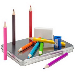Набор из 8-ми цветных карандашей, ластика и точилки в жестяной коробке