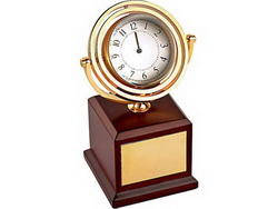 Настольные часы на постаменте, вращающиеся. Обратная сторона предназначена для вставки фотографии или рекламной вставки (d4 см), дерево, металл, пластик