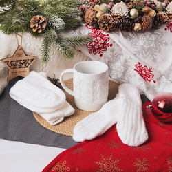 Набор подарочный "Домашнее тепло": кружка, 400 мл, фарфор, легкие однослойные варежки и носки, 30% шерсть,70% акрил, в индивидуальной крафт-коробке