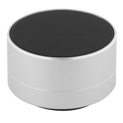 Беспроводная Bluetooth колонка с мощным звуком, в комплекте зарядный кабель Micro USB, совмещенный с разъемом 3,5 мм для воспроизведения звука с выходным гнездом вашего устройства.