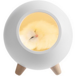 Беспроводная лампа-колонка, пластик. Устройство можно использовать как ночник, как шкатулку для мелочей или украшений. Внутри плюшевый котенок, которого можно вытащить и погладить для снятия стресса.