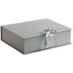 Подарочная коробка из картона, кашированного дизайнерской бумагой, завяз�