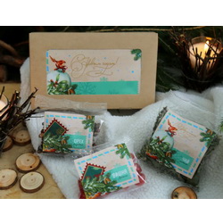 Набор "Посылка Деда Мороза-3": чай травяной, 30г, вишня вяленая, 50г, кедровый орех, 50г, открытка в подарочной коро�