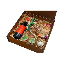 Подарочный набор "Сорренто" в деревянной коробке: вино красное 0,75 л; козинак 280 г, орешки в глазури, орешки натуральные 3 пакетика по 100 г, мед, крем-мед, варенье 3 банки по 100 мл