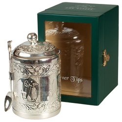Элитный чай из верхних нераспустившихся почек чайного куста - серебряных типсов, в металлической чайнице с ложечкой и в подарочной деревянной шкатулке с прозрачным окошком.
