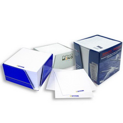 Бумажный блок в картонном диспенсере, 400 л, 7,5х7,5 см