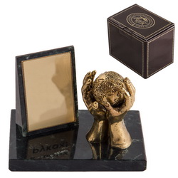 Подарочный набор: фигура "Весь мир в твоих руках" и рамка для фото, ручная работа, бронза, змеевик