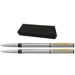 Подарочный набор Pierre Cardin: ручка шариковая и роллер, латунь и хромоникелевое покрытие, отделка и детали дизайна - сталь, позолота.