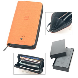 Подарочный набор: кошелек Pierre Cardin с аккумулятором, 4000 mAh, в подарочной коробке, в комплект входят USB кабель для зарядки аккумулятора и кабель с 2 типами коннекторов для подзарядки электронных устройств (Lightning для устройств под