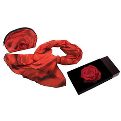 Набор "Алая роза": косметичка, 24х8х15 см, и шарф, 150х50 см, полиэстр, в подарочной коробке