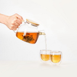 Чайный набор "Дуэт": чайник, 800 мл, стекло, бамбук и 2 чашки с двойными стенками по 150 мл, в индивидуальной коробке