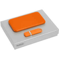 Подарочный набор: зарядное устройство, 5000mAh, флеш-карта, 16 Гб, пластик с покрытием софт-тач, коробка с флокированным ложементом