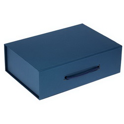 Подарочная коробка-кейс с магнитной крышкой из картона, кашированного дизайнерской бумагой
