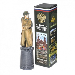 Подарочный штоф "Обелиск воину", фарфор, в футляре с объемным металлизированным гербом РФ