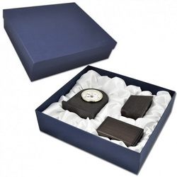 Подарочный набор: настольные часы, карандашница, визитница в упаковке с ложементом, дерево, картон