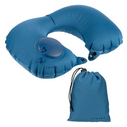 Подушка надувная дорожная в чехле со встроенным насосом и кнопками для фиксации на шее и регулировки ширины, предусмотрен клапан для быстрого сдувания подушки, полиэстр с полиуретановым покрытием