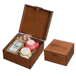 Подарочный набор "Праздничное чаепитие" в деревянной коробке: 2 баночки по 200 мл на выбор - мёд, крем-мед, варенье, иван-чай в пакете 50 г, печенье-пряник с декором на новогоднюю тематику