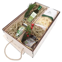 Подарочный набор "Европейский смарт" в деревянной коробке: итальянская паста, 900 г, масло греческое, 0,5 л, помидоры вяленые, 250г, соус песто